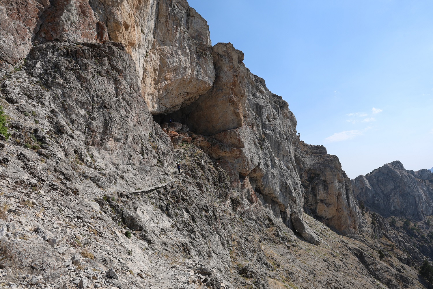 Engizek Yaylası'ndaki Mağara Turizme Kazandırılmayı Bekliyor (3)