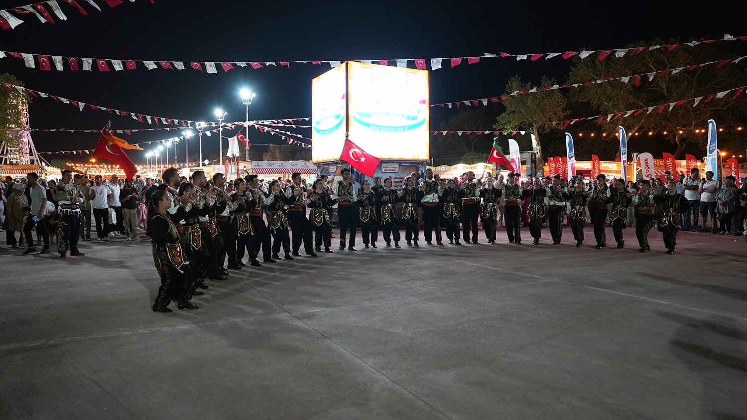 Fuar Coşkusu Katlanarak Sürüyor; İkinci Günde De Ziyaretçi Akını (1)