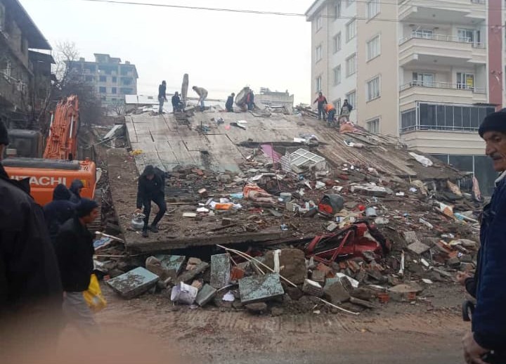 İki Oğlunu Kaybeden Depremzede Baba Devletimiz Evlerimizi Yaptı (4)