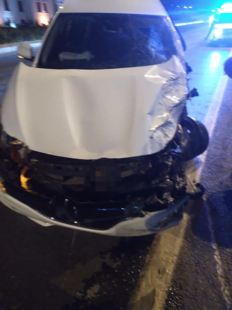 İki Otomobilin Çarpıştığı Anlar Araç Kamerasına Yansıdı 4