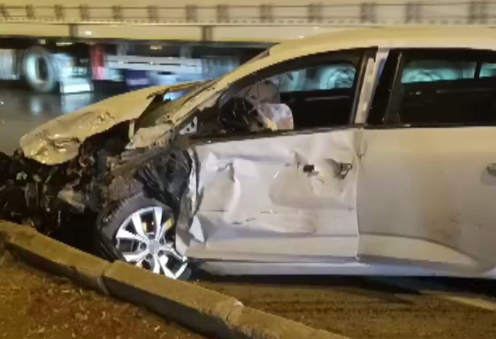 İki Otomobilin Çarpıştığı Anlar Araç Kamerasına Yansıdı