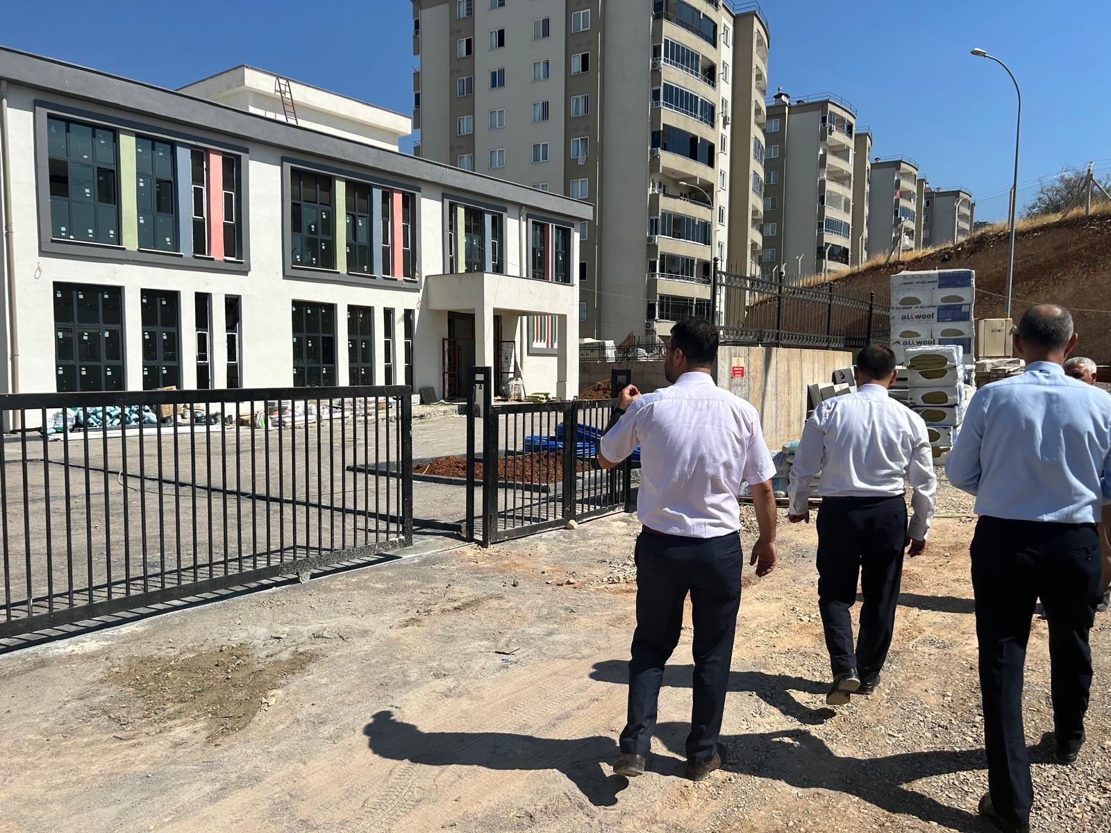 İl Millî Eğitim Müdürü Baydur, Devam Eden Okul İnşaatlarını Yerinde İnceledi2