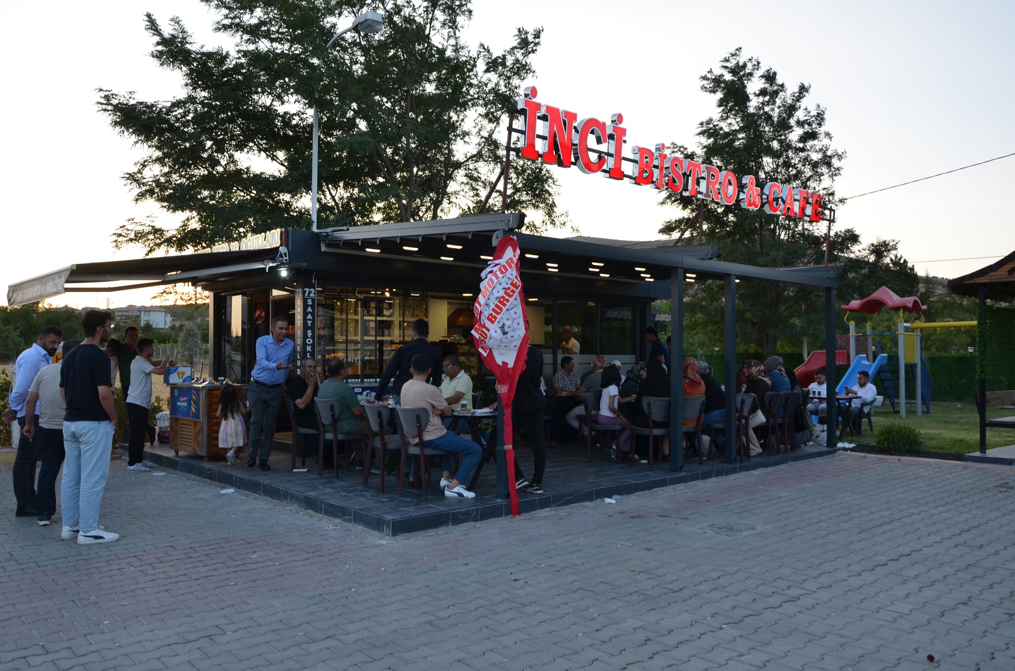 İnci Patisserie Bistro Cafe Afşin’de Hizmete Açıldı (9)