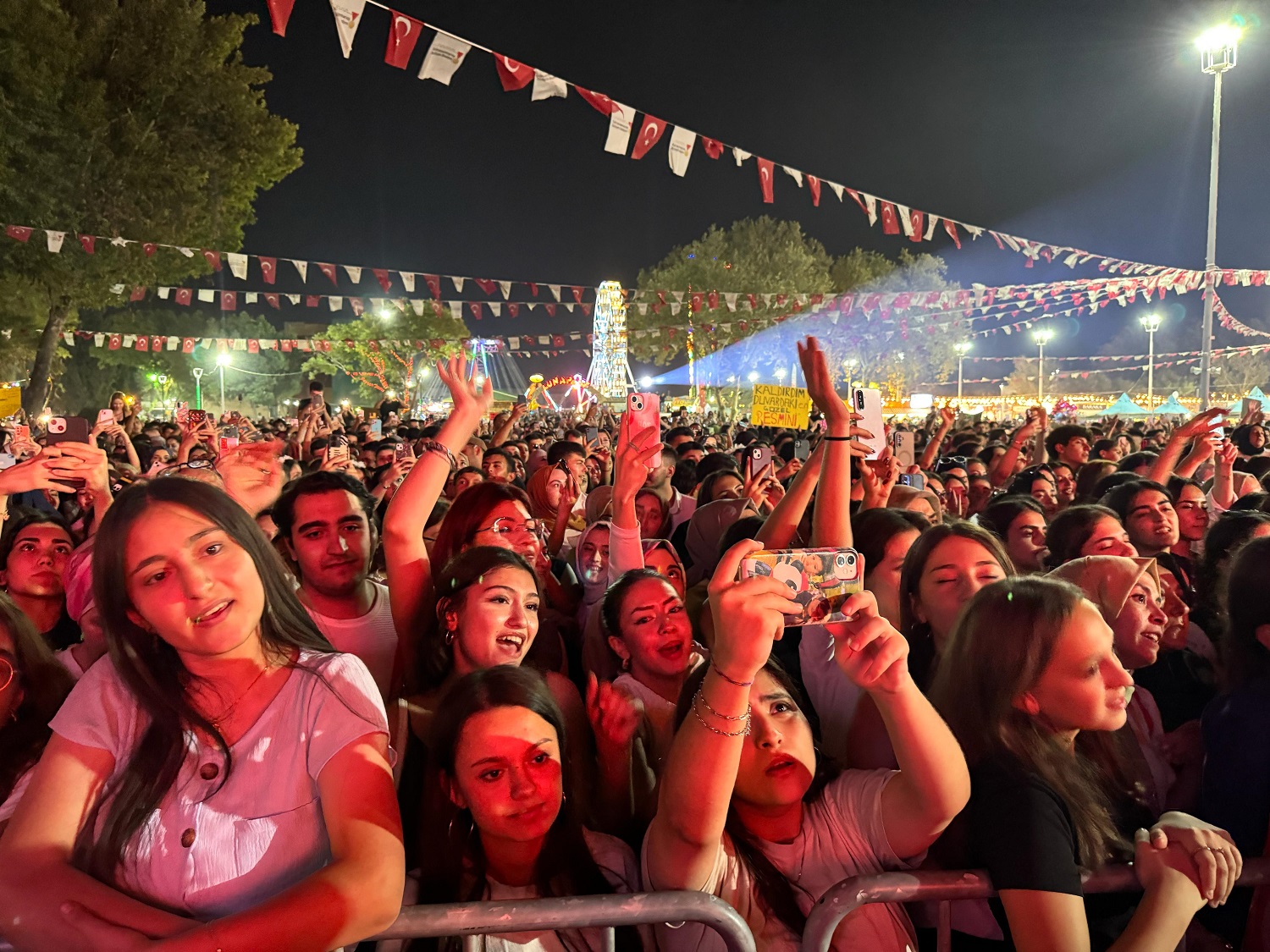 Kahramanmaraş Uluslararası Geleneksel Ağustos Fuarı'nda Şarkıcı Gökhan Türkmen Sahne Aldı (2)