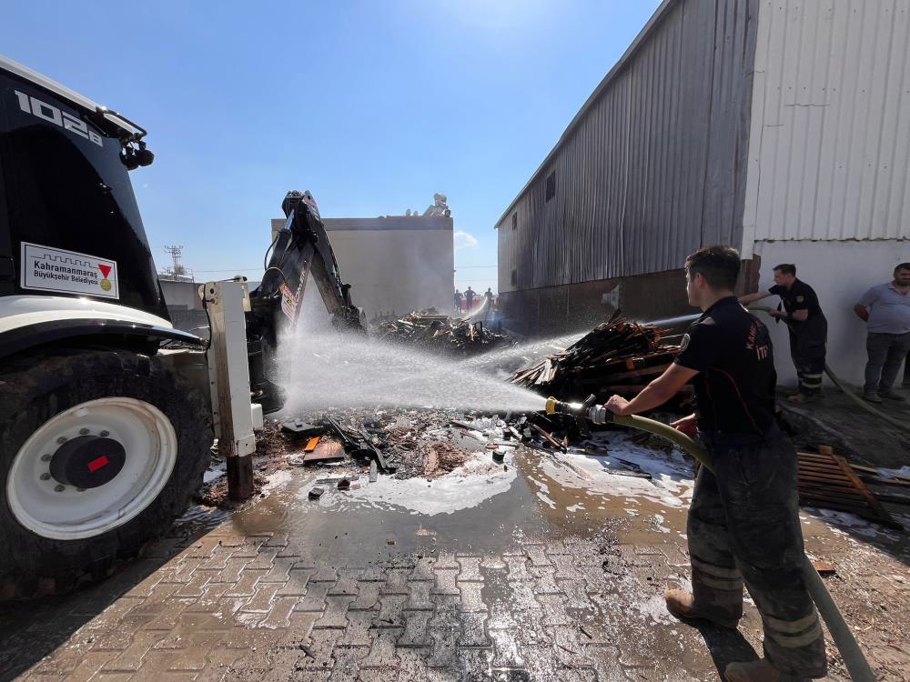 Kahramanmaraş'ta Ahşap Palet Üretim Tesisi Yangını 2