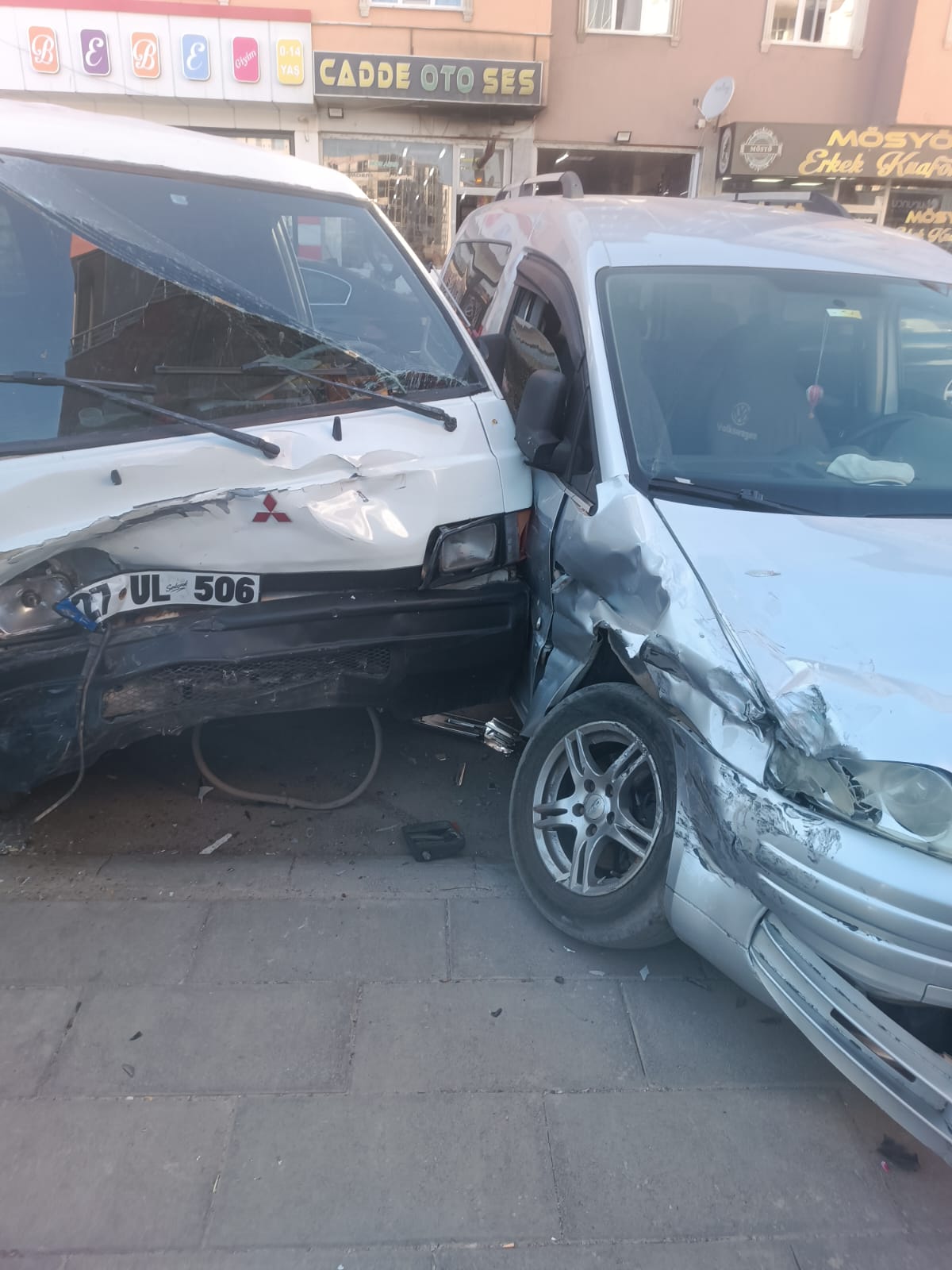Köşoğlu Caddesi’nde Trafik Kazası 2 Yaralı 2-1