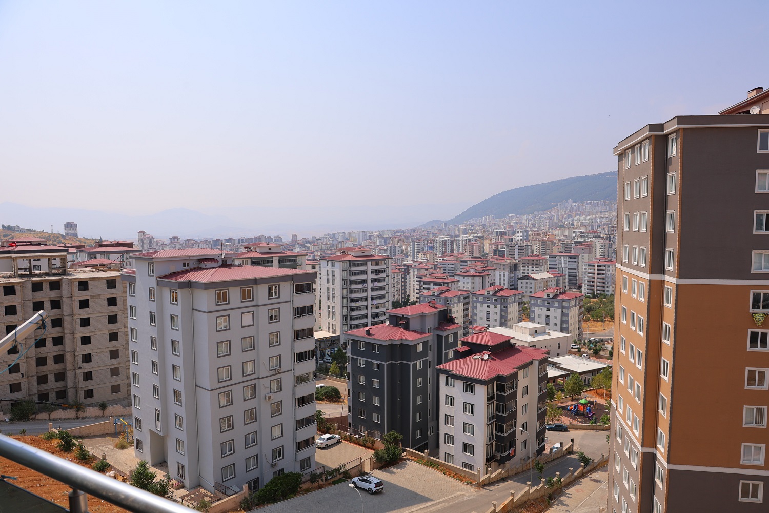 Orta Hasarlı Binalarda Güçlendirme Çalışmaları Sürüyor (1)