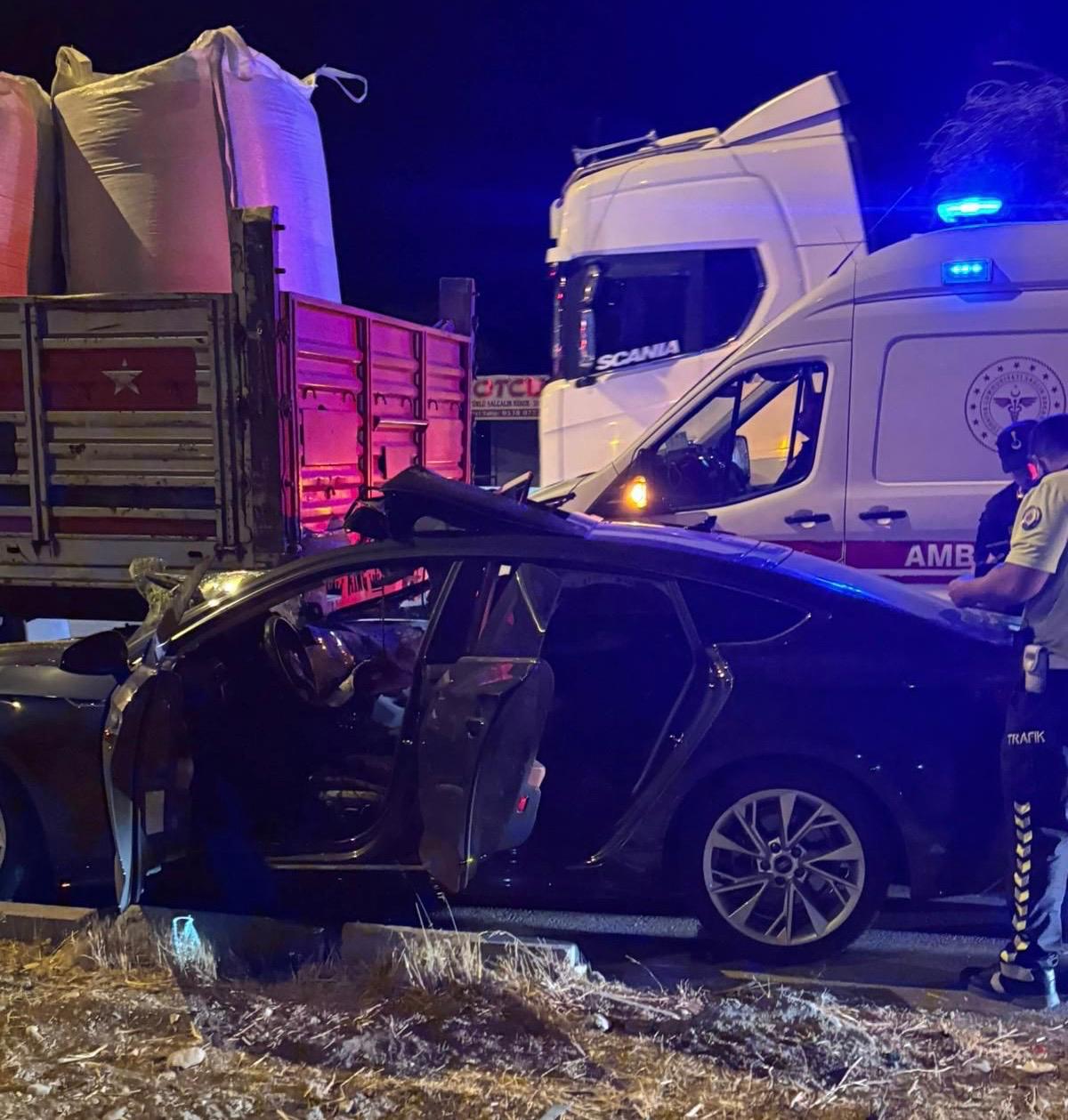 Otomobil Tıra Arkadan Çarptı 1’I Ağır 3 Yaralı1