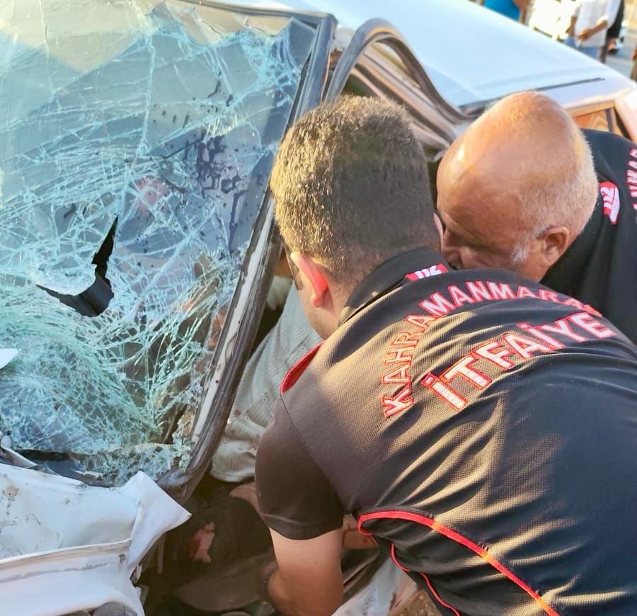 Panelvan İle Otomobil Kafa Kafaya Çarpıştı 3 Yaralı 1