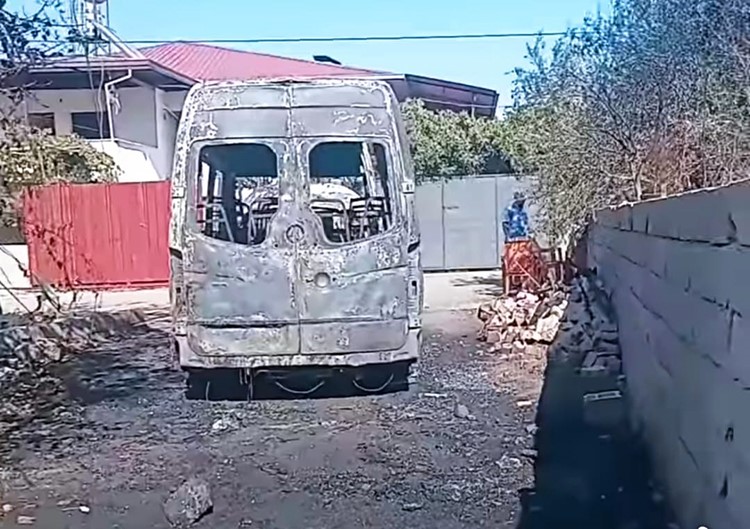 Park Halindeki Midibüs Yandı (2)