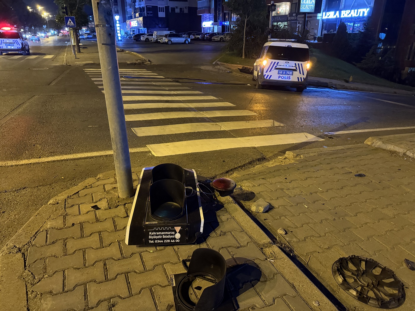 Polis Aracıyla Otomobil Çarpıştı 2'Si Polis, 5 Yaralı (3)