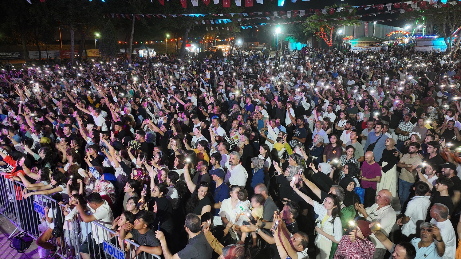 Sazın Ve Sözün Ustası İsmail Altunsaray, Kafum’da Müzik Ziyafeti Sundu (1)