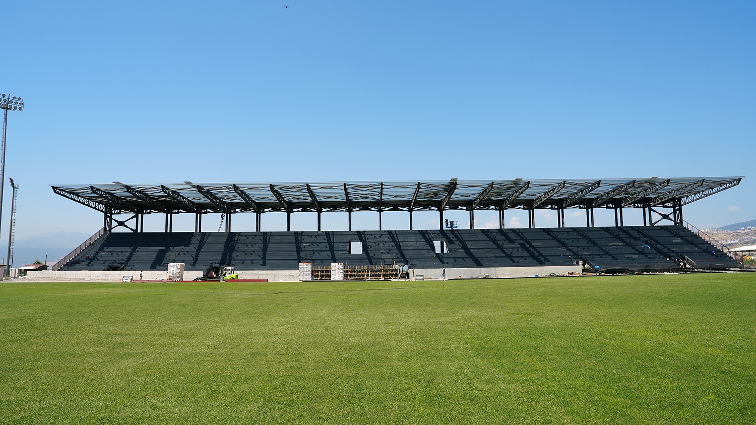 Şehrin 4 Bin Seyirci Kapasiteli Yeni Futbol Sahasında Sona Gelindi (2)