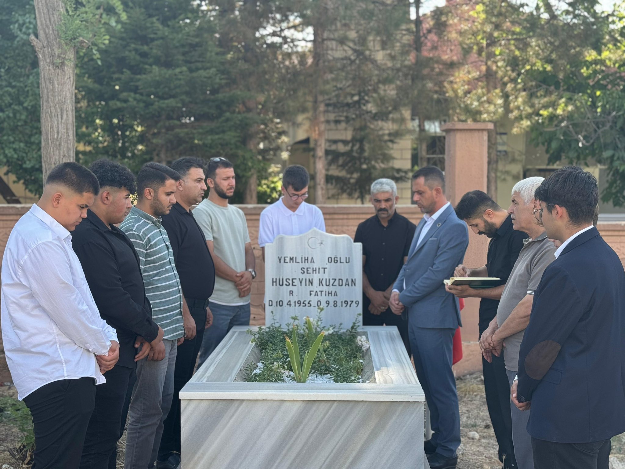 Ülkü Ocakları Afşin İlçe Başkanlığı, Ülkücü Şehit Hüseyin Kuzdan’ı Kabri Başında Andı