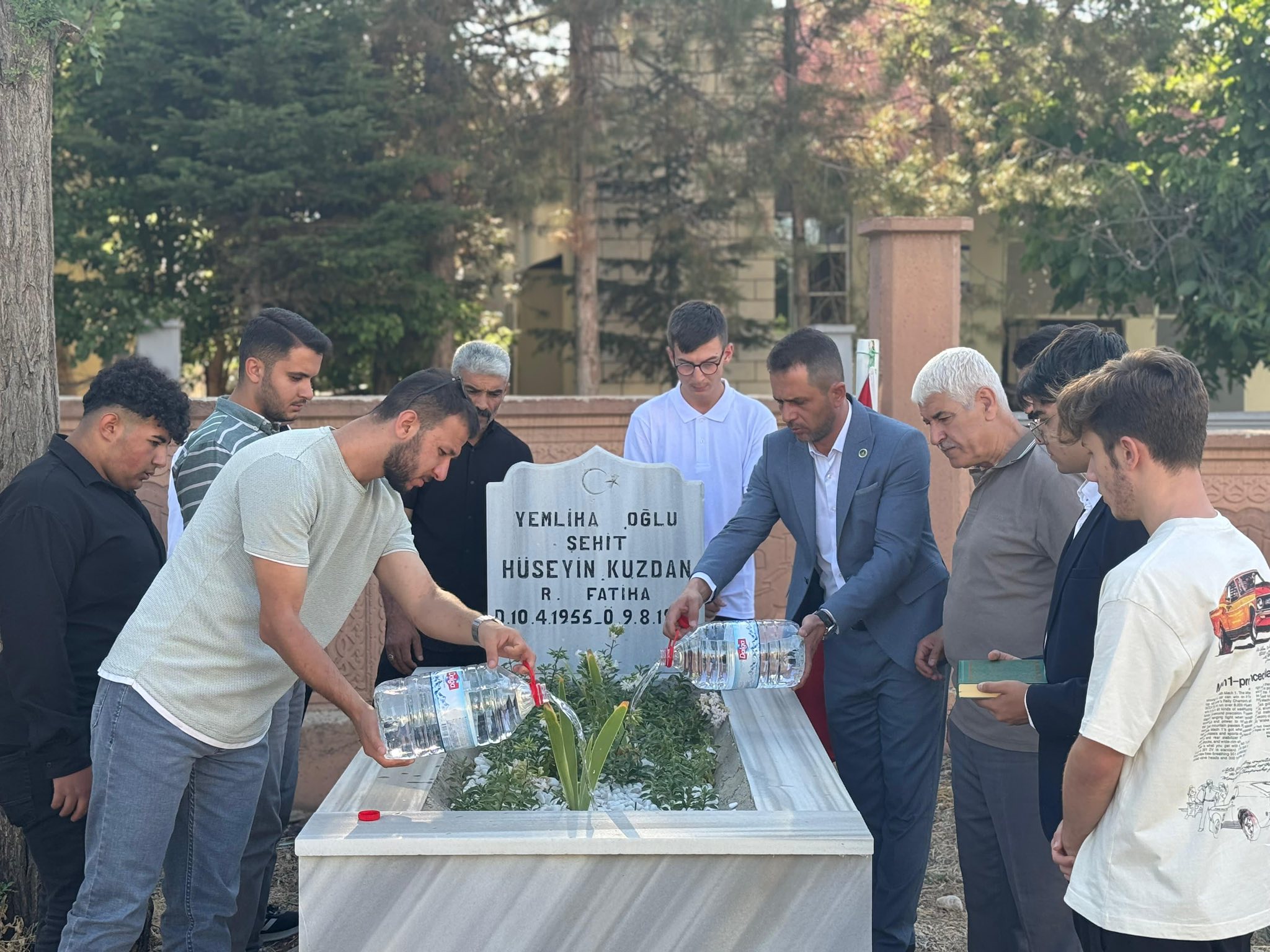 Ülkü Ocakları Afşin İlçe Başkanlığı, Ülkücü Şehit Hüseyin Kuzdan’ı Kabri Başında Andı2
