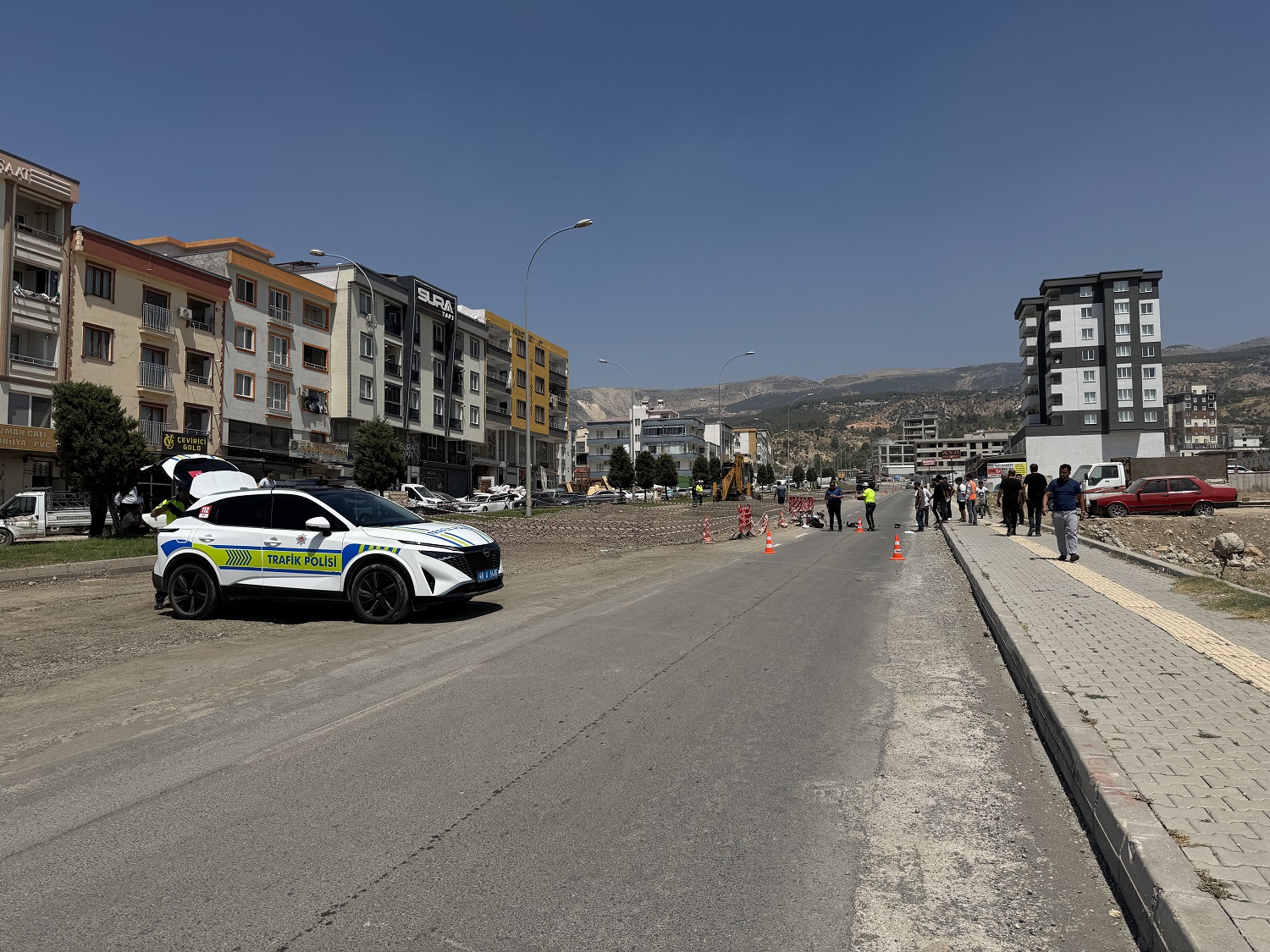 Üzerinden İş Makinesi Geçen Motosiklet Sürücüsü Öldü (1)