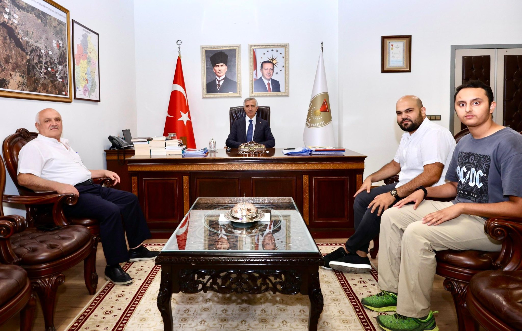 Vali Ünlüer, İş Dünyası Ve Basın Temsilcilerini Makamında Ağırladı