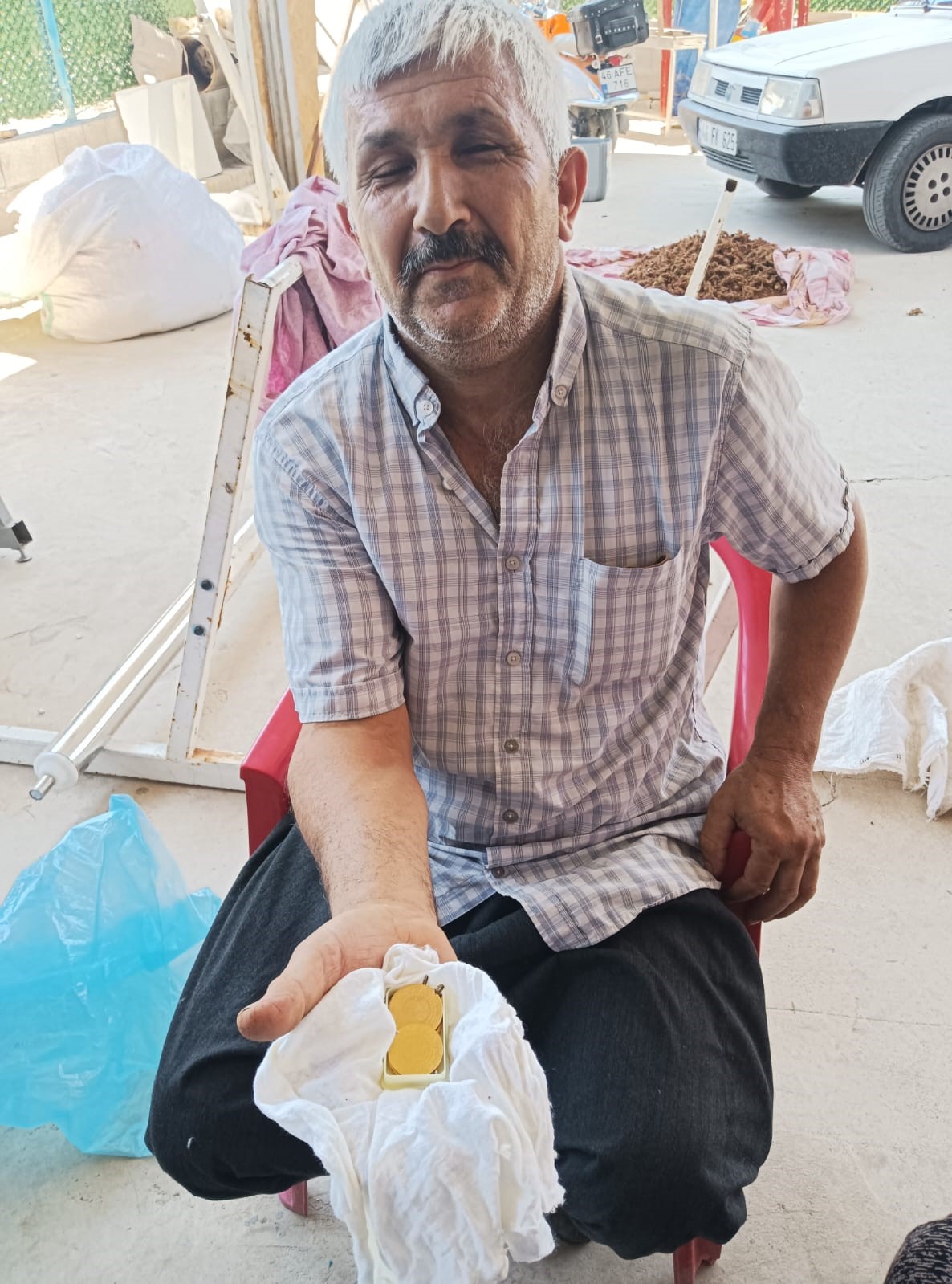 Yenilenmesi İçin Getirilen Yün Yastıktan 7 Cumhuriyet Altını Çıktı (1)