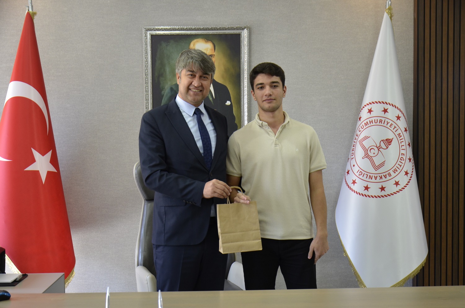 Yks’de Başarı Sağlayan Öğrencilerden, Milli Eğitim Müdürü Kaba’ya Ziyaret (8)