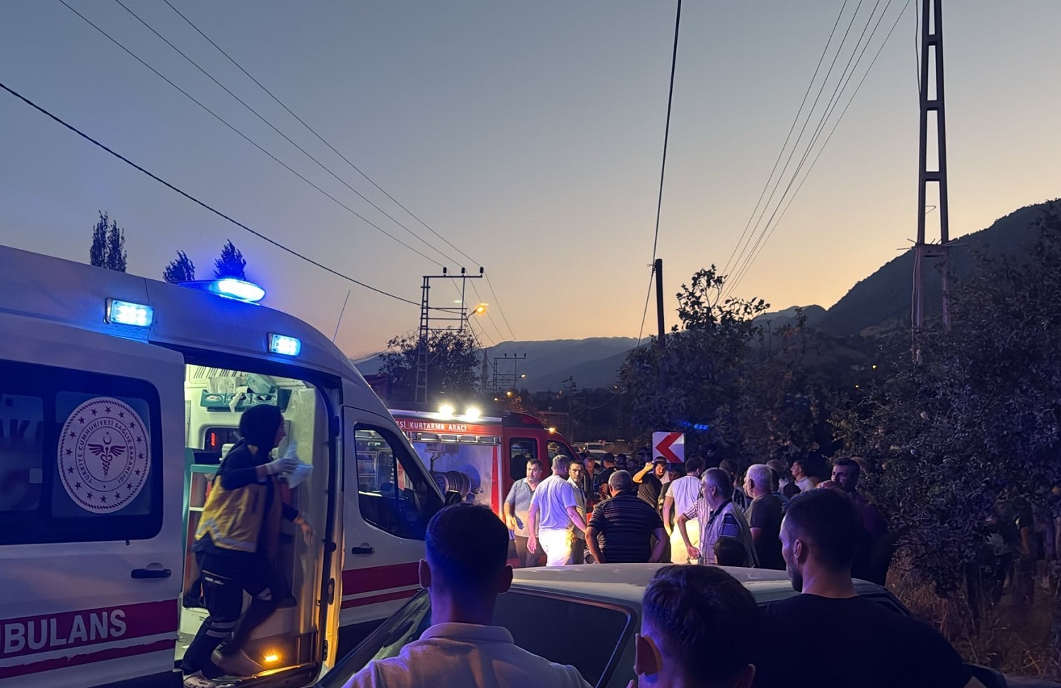 3 Aracın Karıştığı Kazada 6 Kişi Yaralandı (2)