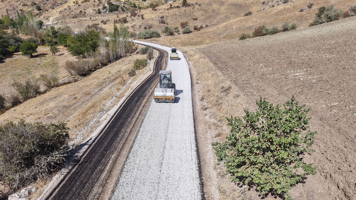 Afşin Dokuztay’da 6 Kilometrelik Yol Yenilendi (6)