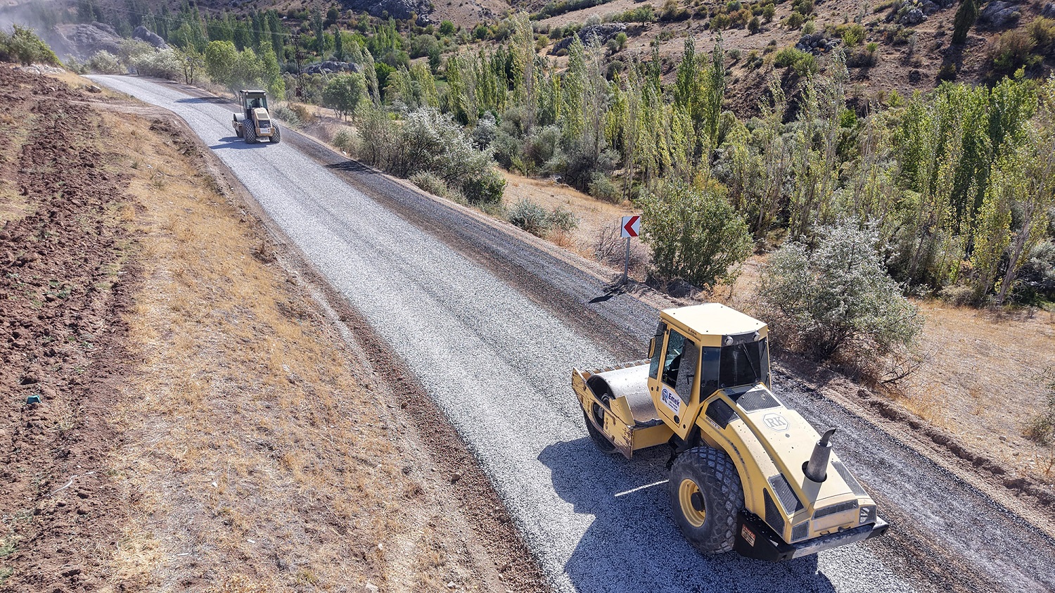 Afşin Dokuztay’da 6 Kilometrelik Yol Yenilendi (7)