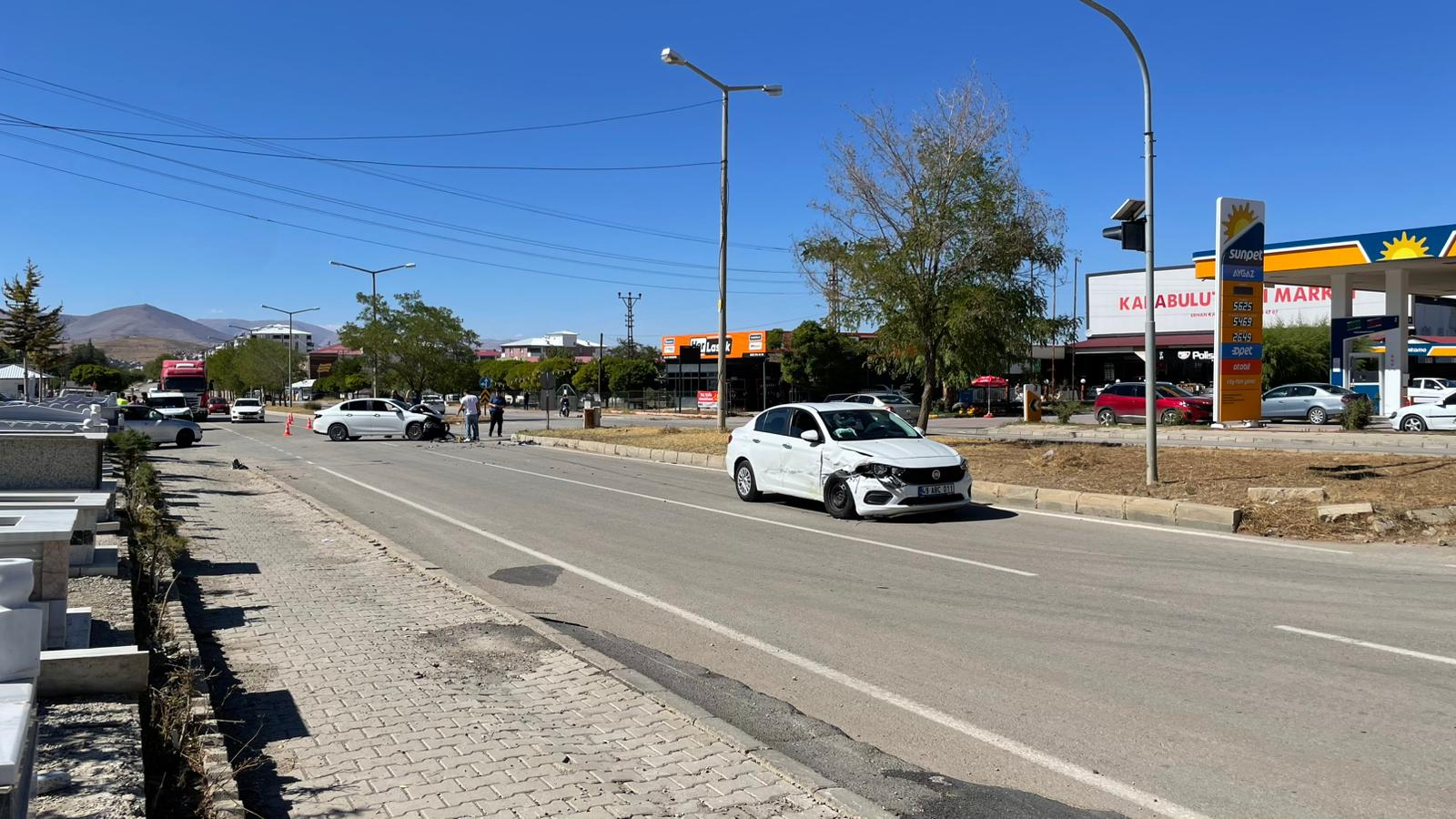 Afşinbey Caddesi’nde Trafik Kazası Meydana Geldi (4)