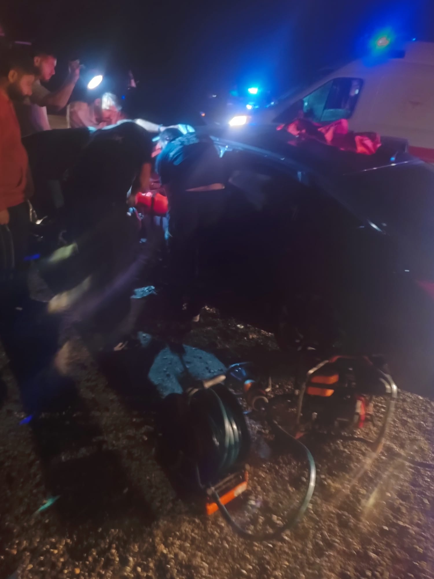 Afşin’de 2 Yaralı Araçtan İtfaiye Ekiplerince Kurtarıldı3