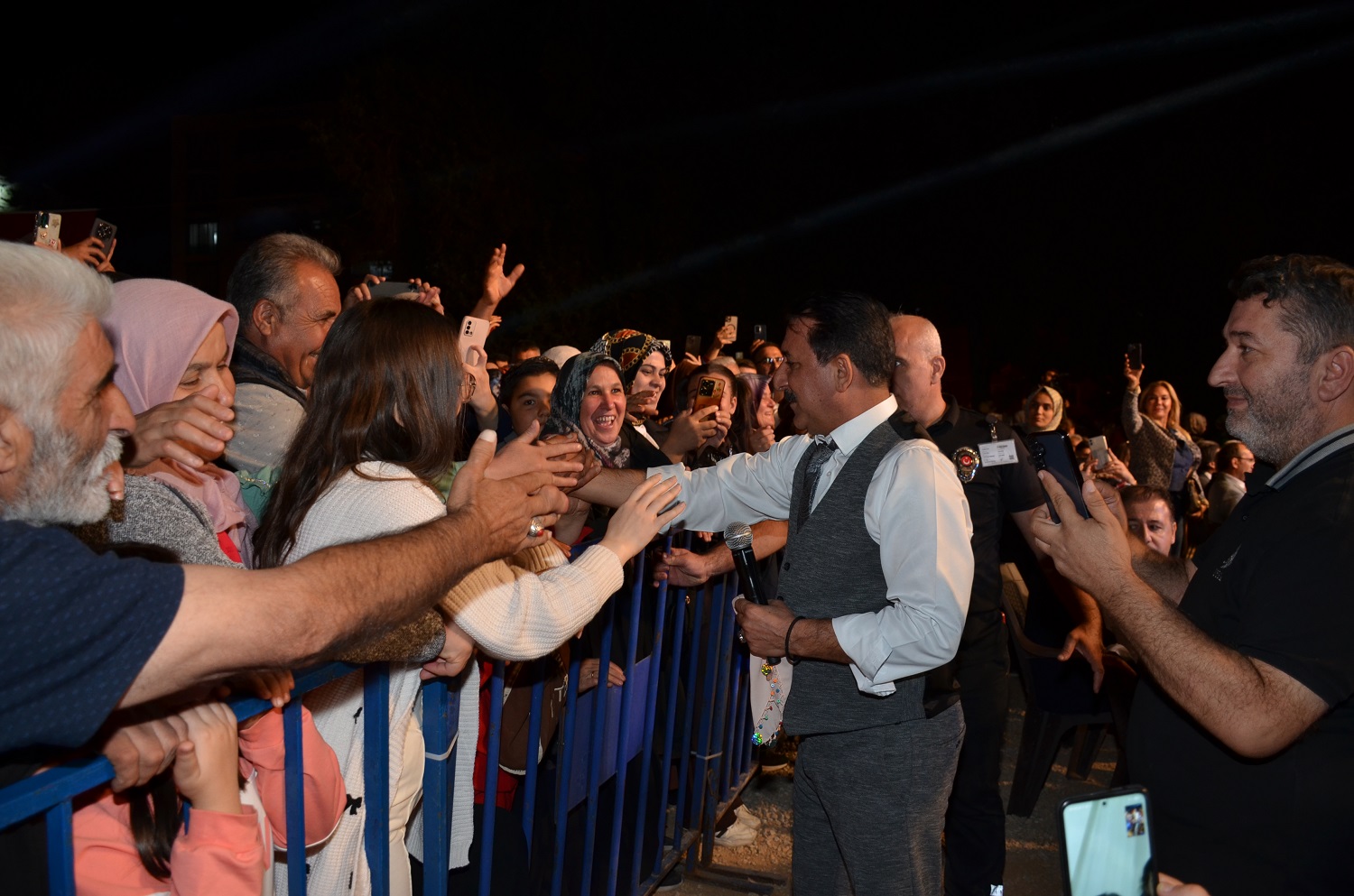 Afşin’de Latif Doğan Konseri Türkü Dolu Unutulmaz Gece (3)