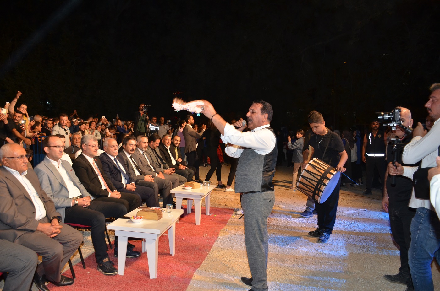 Afşin’de Latif Doğan Konseri Türkü Dolu Unutulmaz Gece (5)