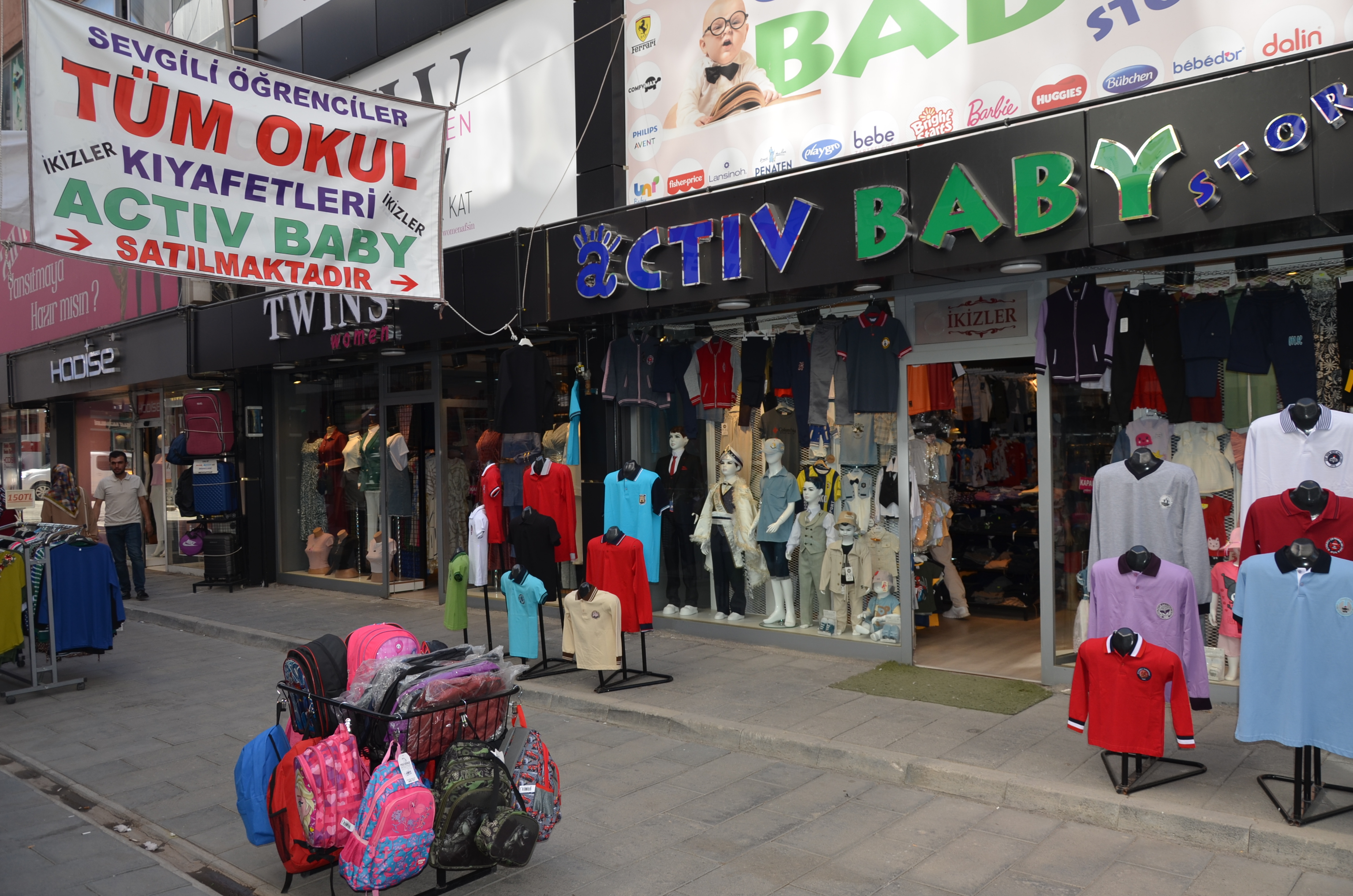 Afşin’de Okul Kıyafetleri Ve Kırtasiye Alışverişi Hız Kazandı (7)