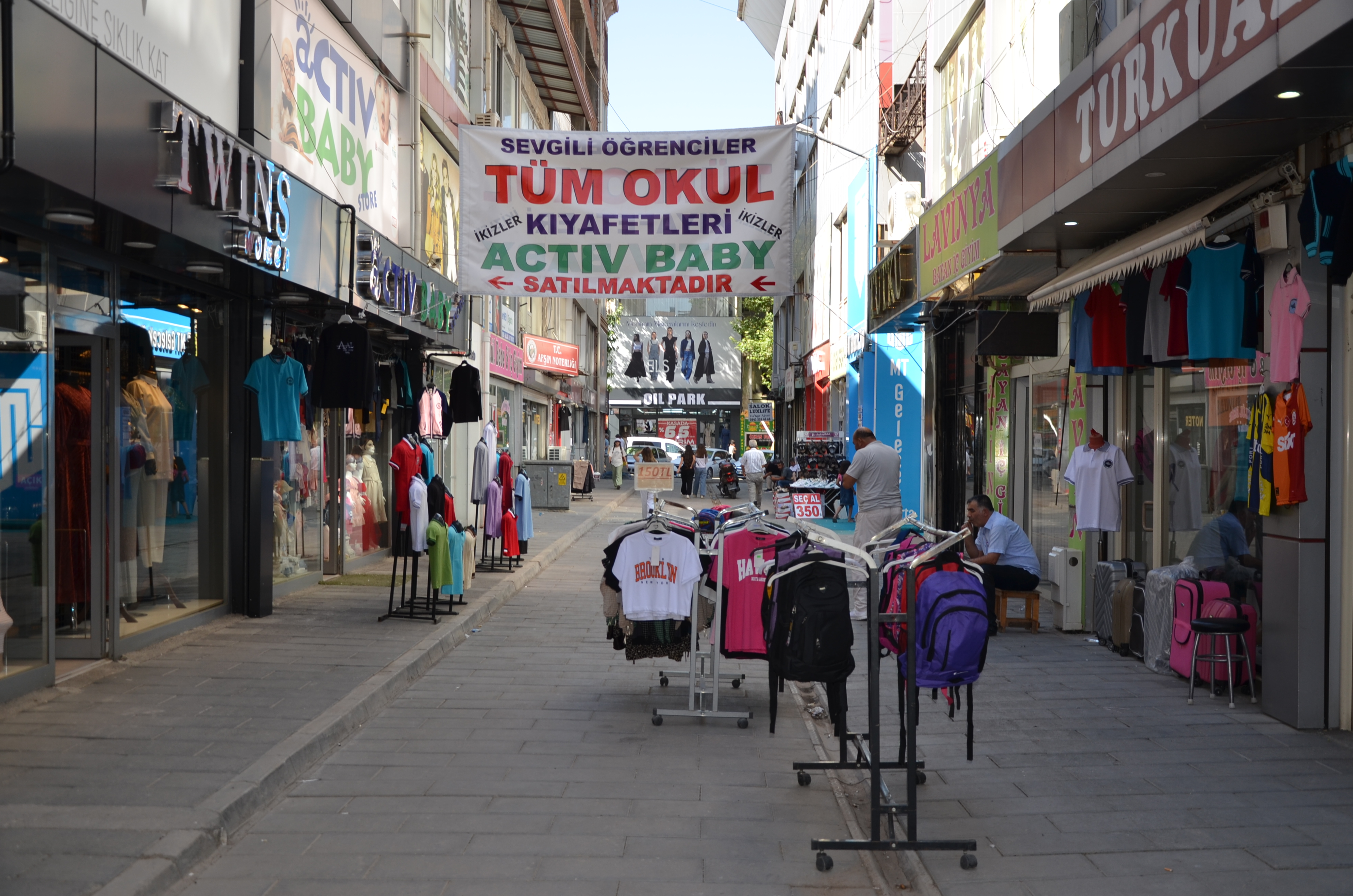 Afşin’de Okul Kıyafetleri Ve Kırtasiye Alışverişi Hız Kazandı (9)