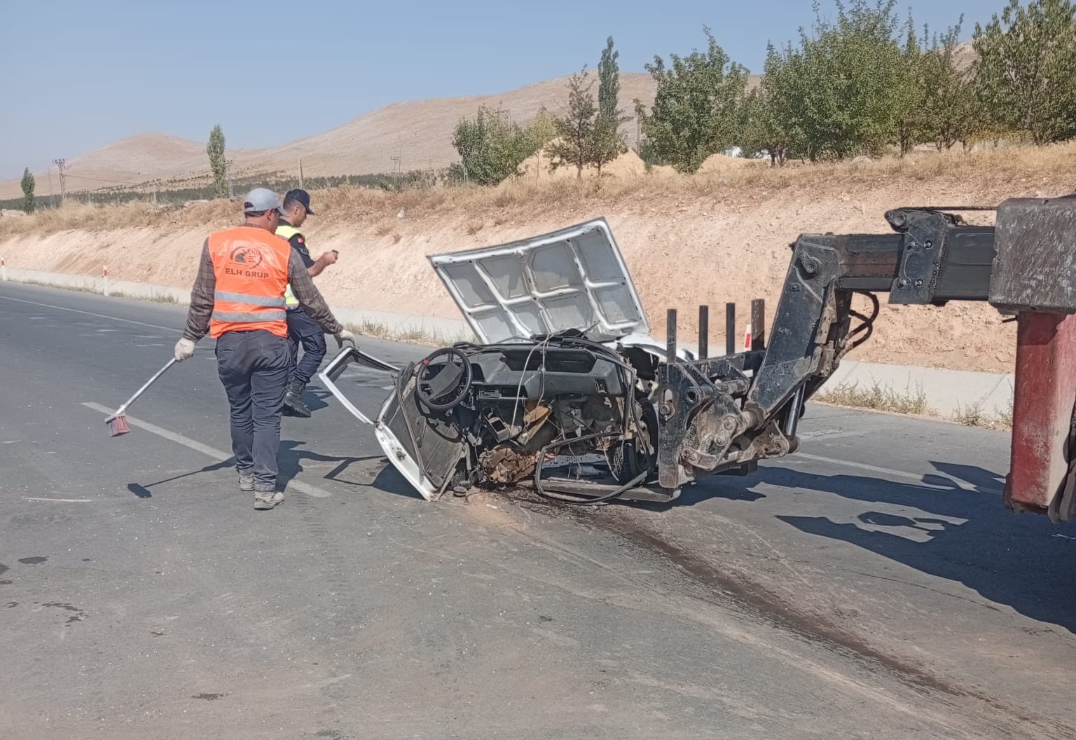 Afşin’de Otomobil İkiye Bölündü 1 Yaralı (3)