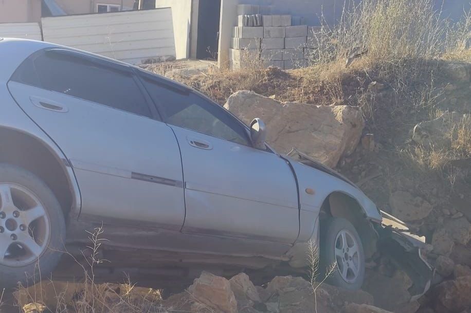 Afşin’de Otomobil Toprak Yığınına Çarptı 1 Yaralı-1