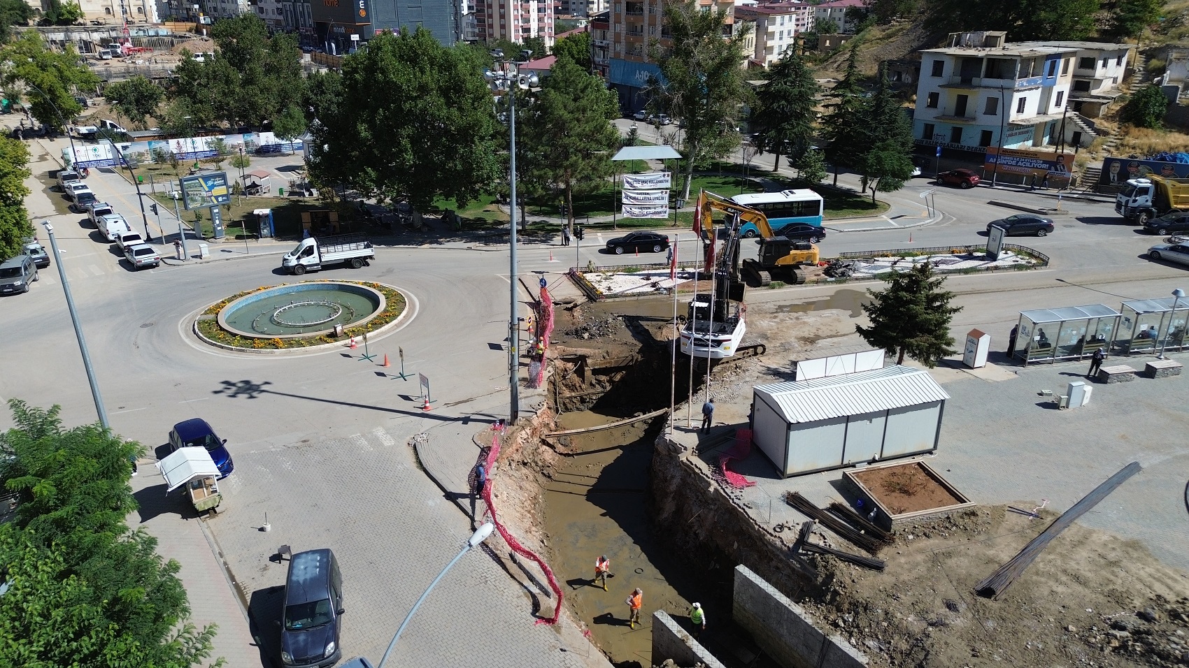 Afşin’de Taşkın Koruma Çalışmaları Nedeniyle Yol Kapatıldı (1)