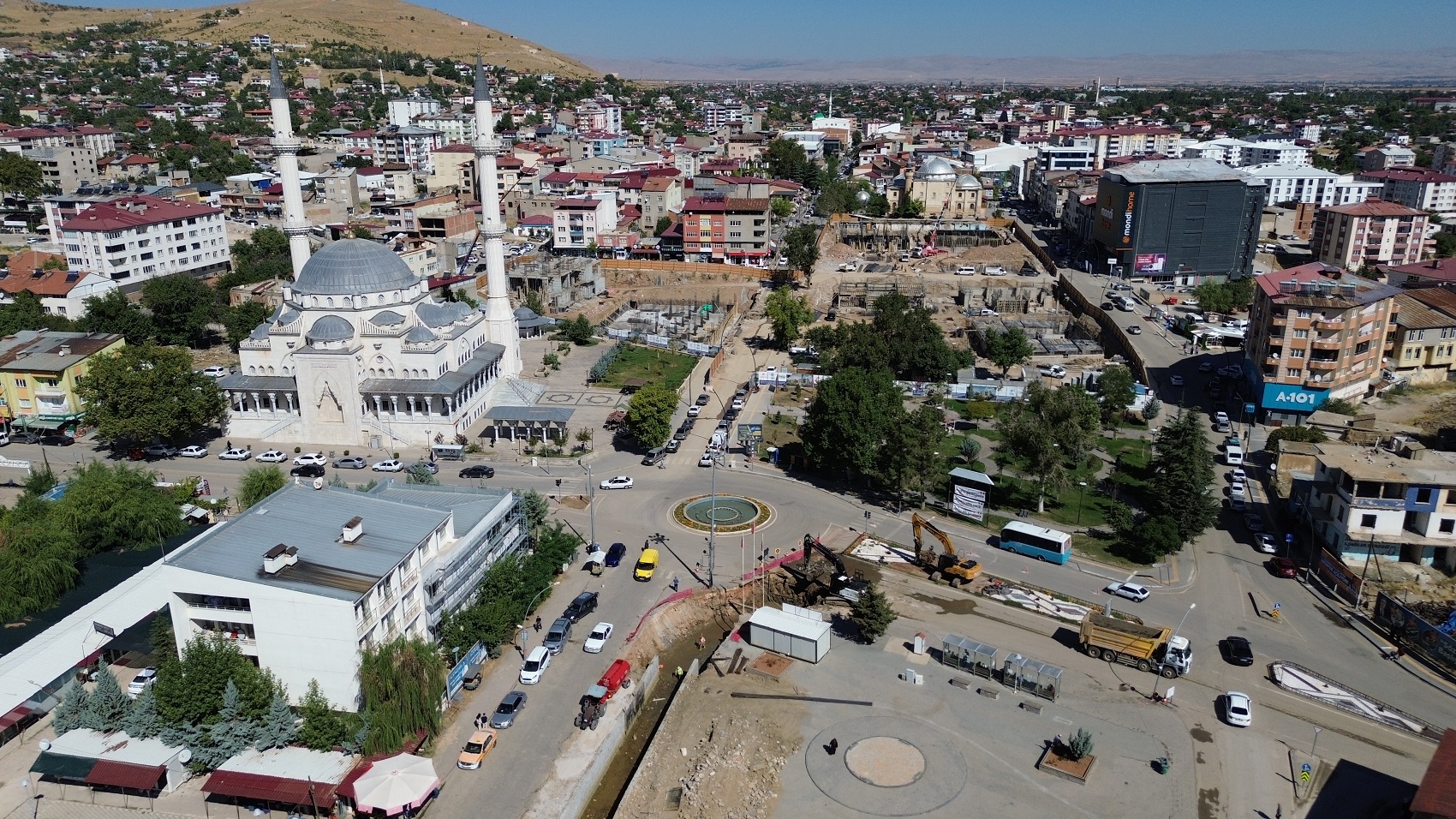 Afşin’de Taşkın Koruma Çalışmaları Nedeniyle Yol Kapatıldı (3)