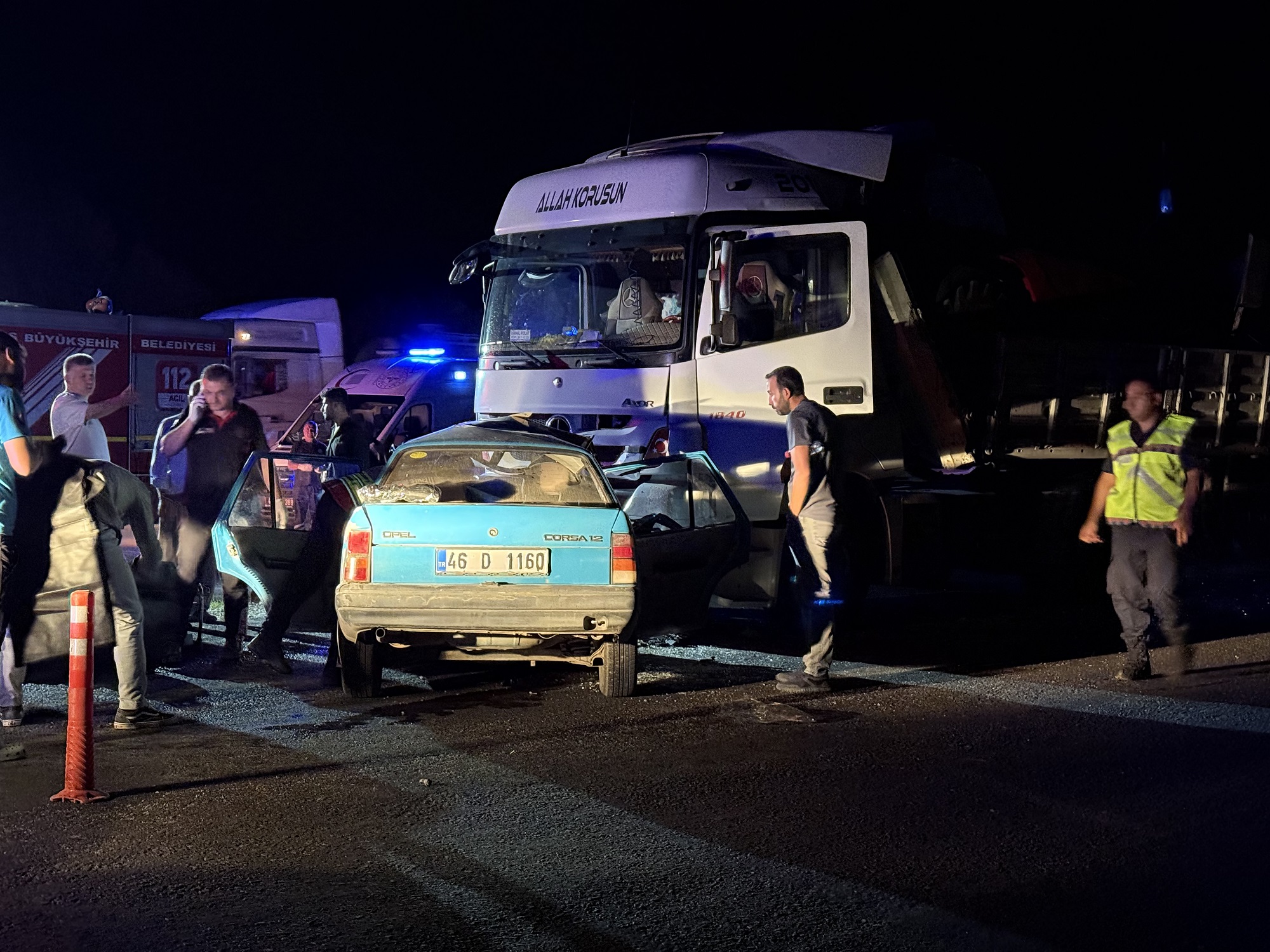 Afşin’de Tır Ile Otomobilin Çarpıştığı Kazada 3 Kişi Öldü (2)