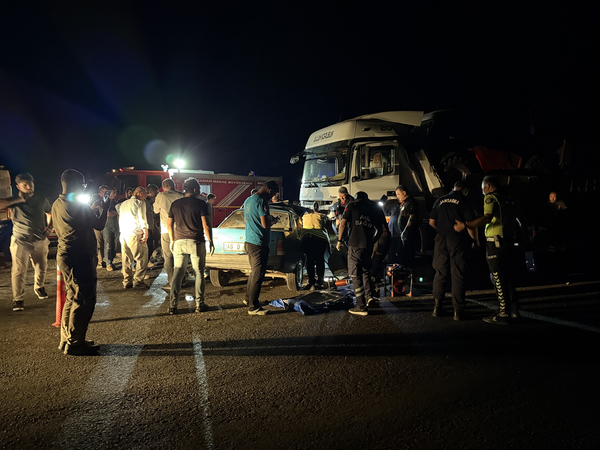Afşin’de Tır Ile Otomobilin Çarpıştığı Kazada 3 Kişi Öldü (3)