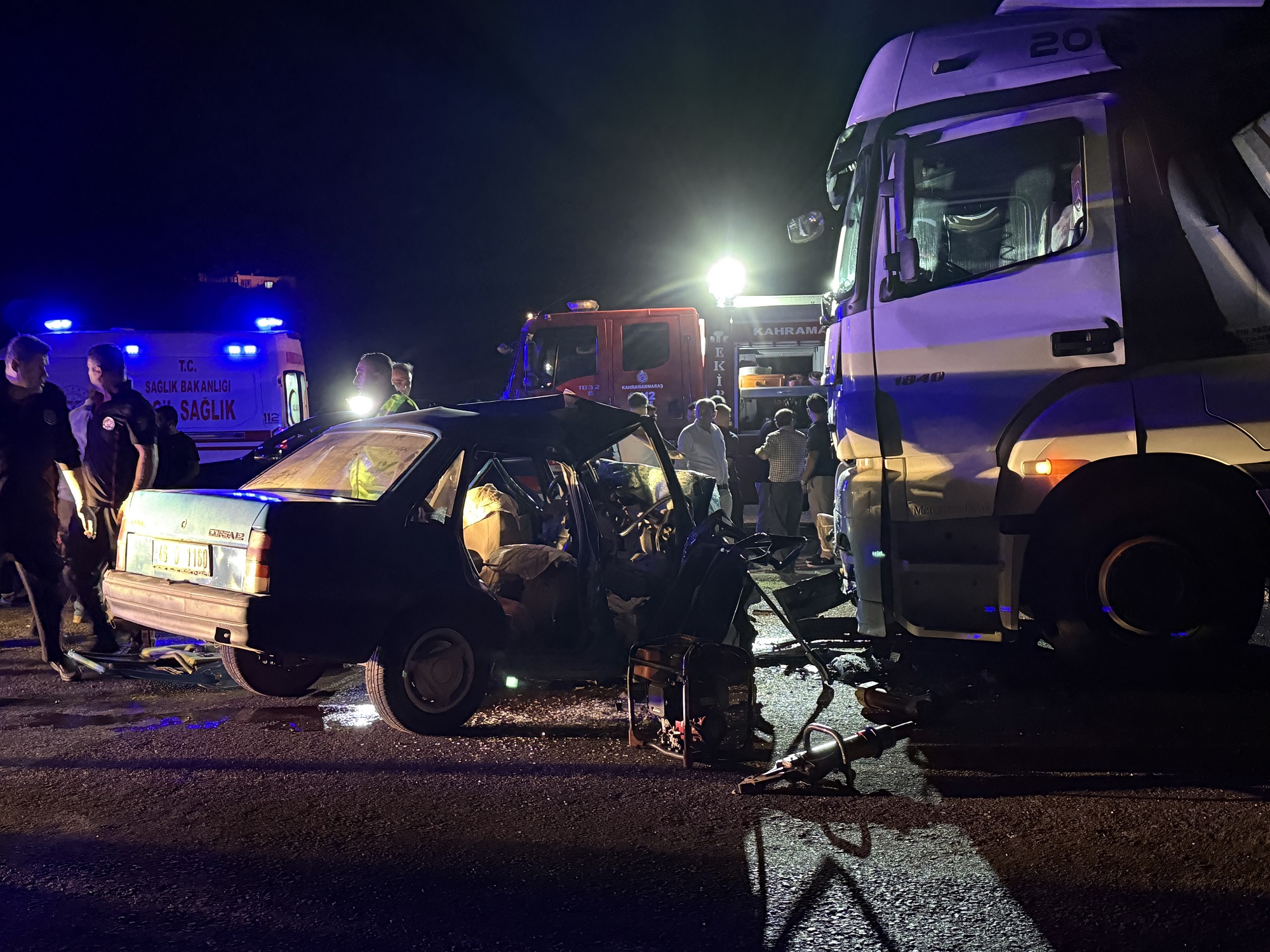 Afşin’de Tır Ile Otomobilin Çarpıştığı Kazada 3 Kişi Öldü (5)