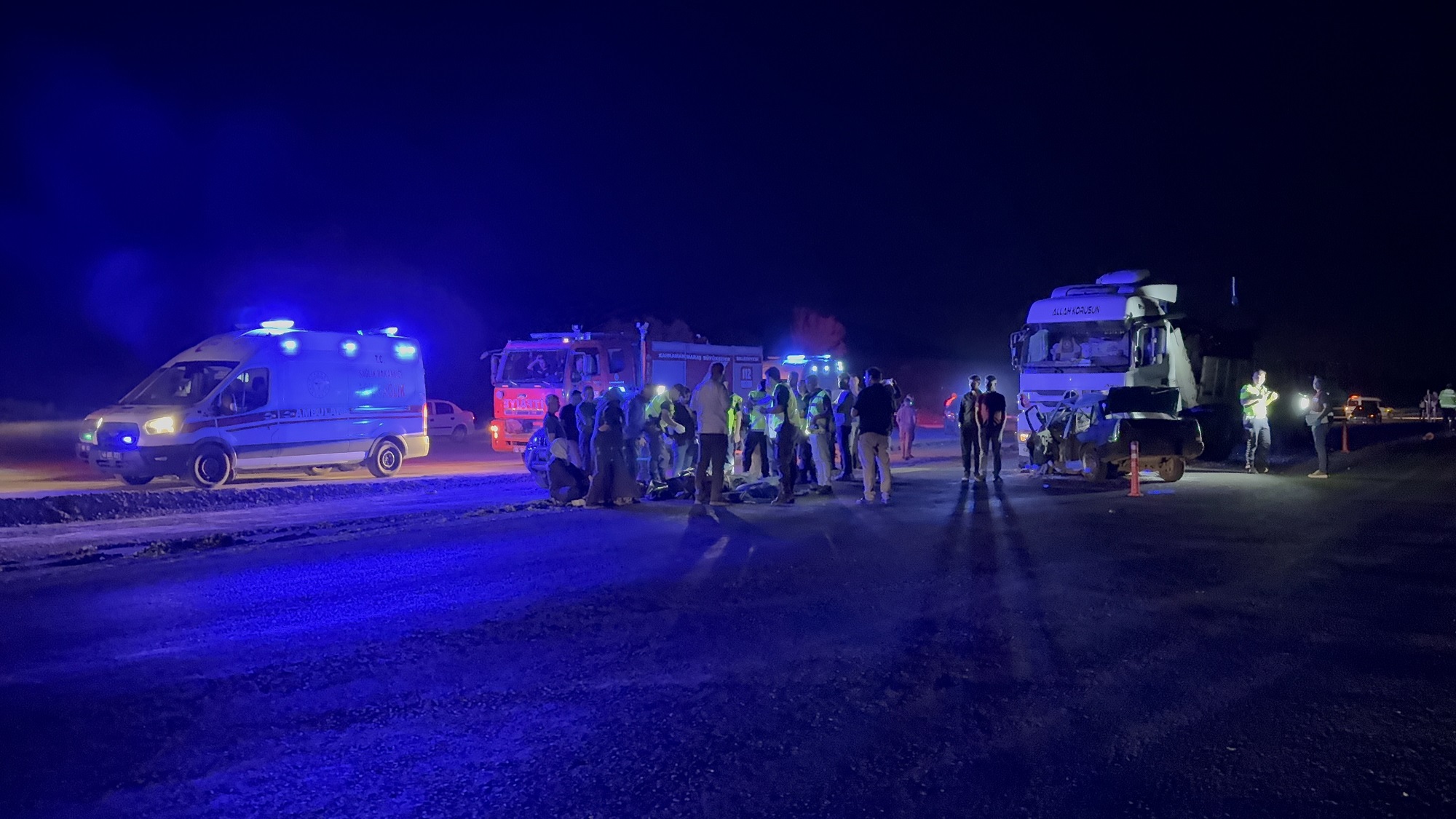Afşin’de Tır Ile Otomobilin Çarpıştığı Kazada 3 Kişi Öldü (9)