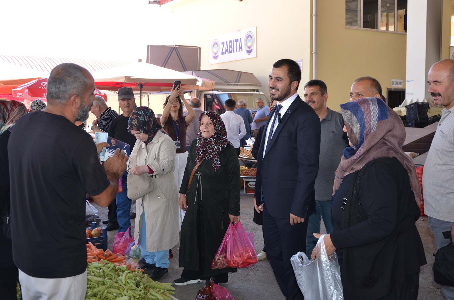 Anahtar Parti İlçe Başkanı Alperen Kır, Pazar Yerinde Esnafla Buluştu (12)