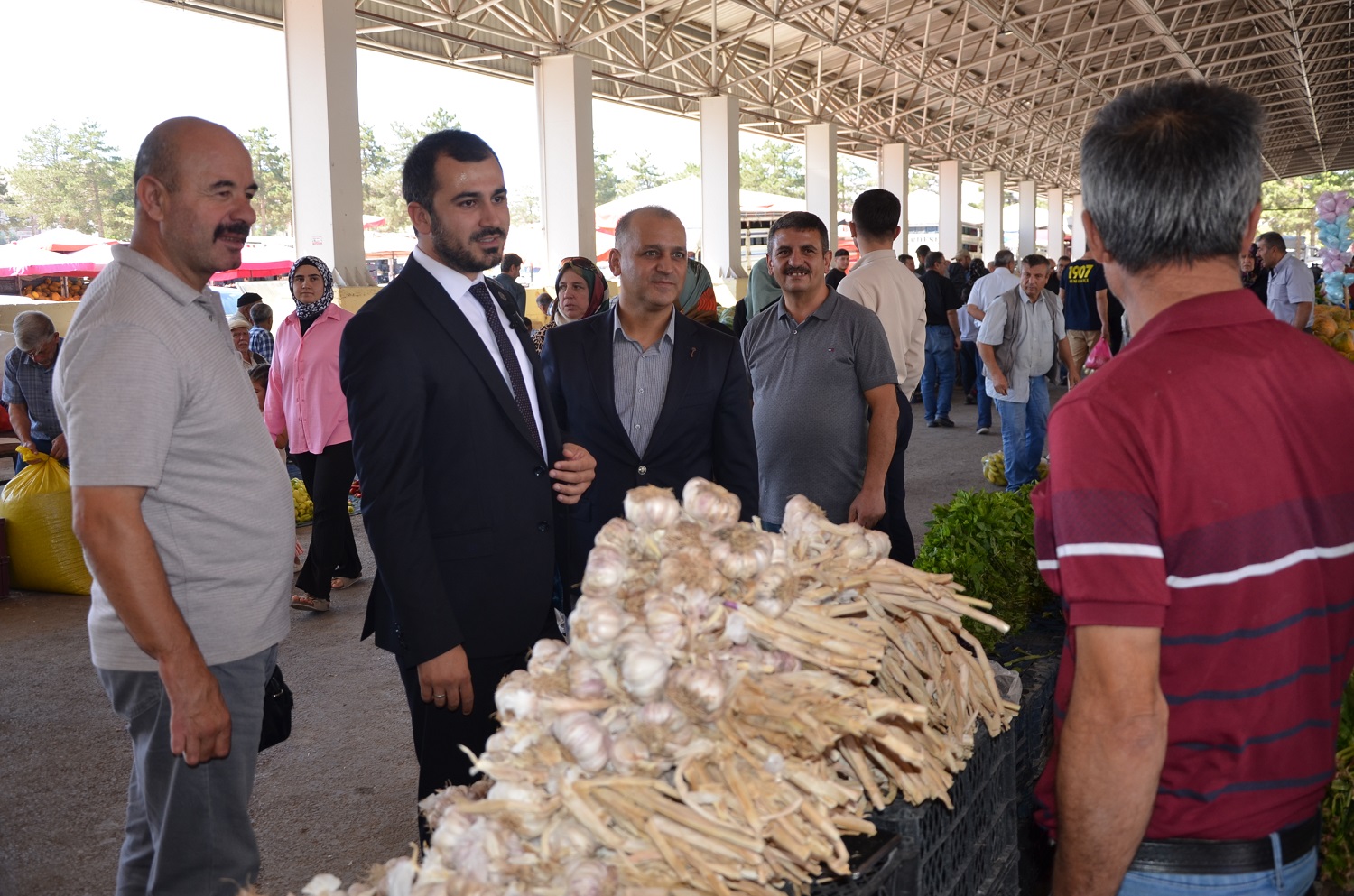 Anahtar Parti İlçe Başkanı Alperen Kır, Pazar Yerinde Esnafla Buluştu (17)