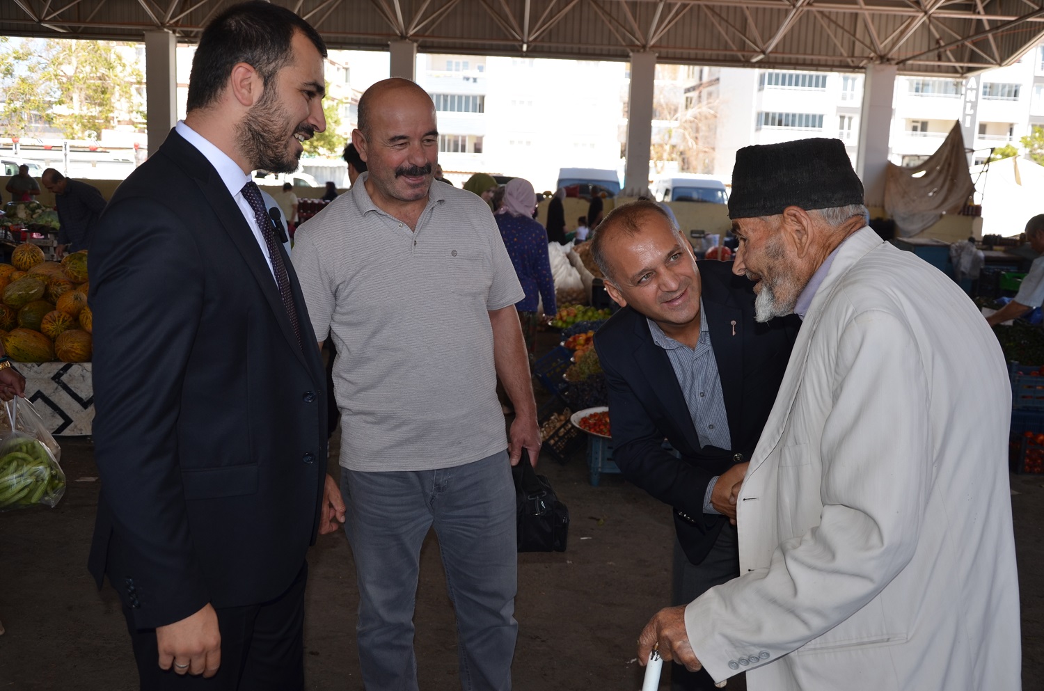 Anahtar Parti İlçe Başkanı Alperen Kır, Pazar Yerinde Esnafla Buluştu (18)