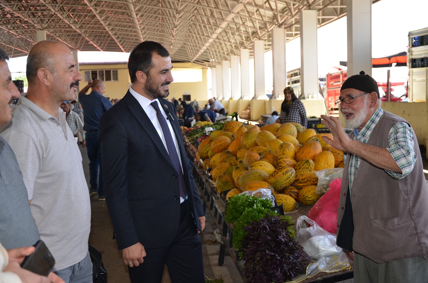 Anahtar Parti İlçe Başkanı Alperen Kır, Pazar Yerinde Esnafla Buluştu (19)