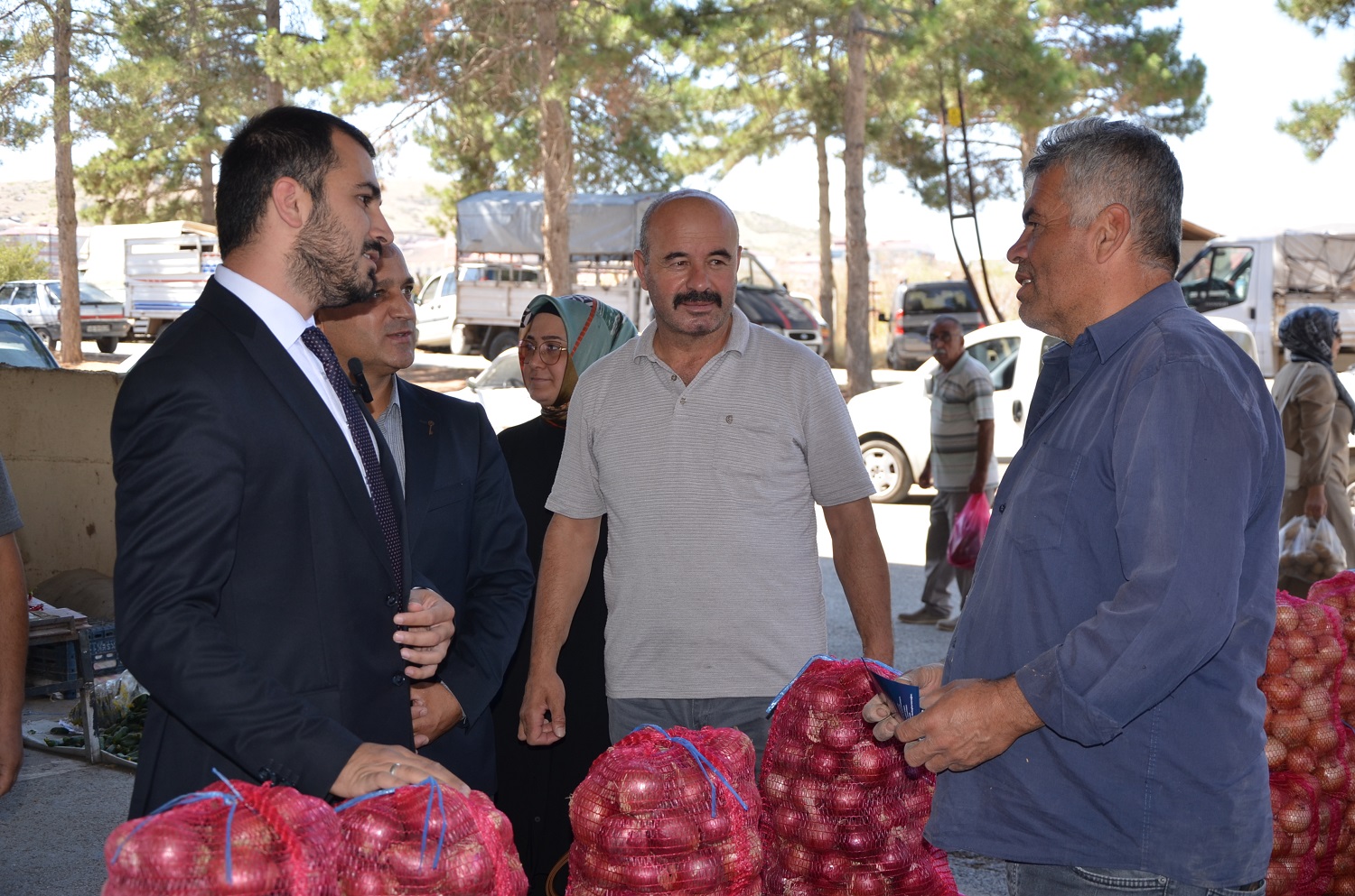 Anahtar Parti İlçe Başkanı Alperen Kır, Pazar Yerinde Esnafla Buluştu (2)