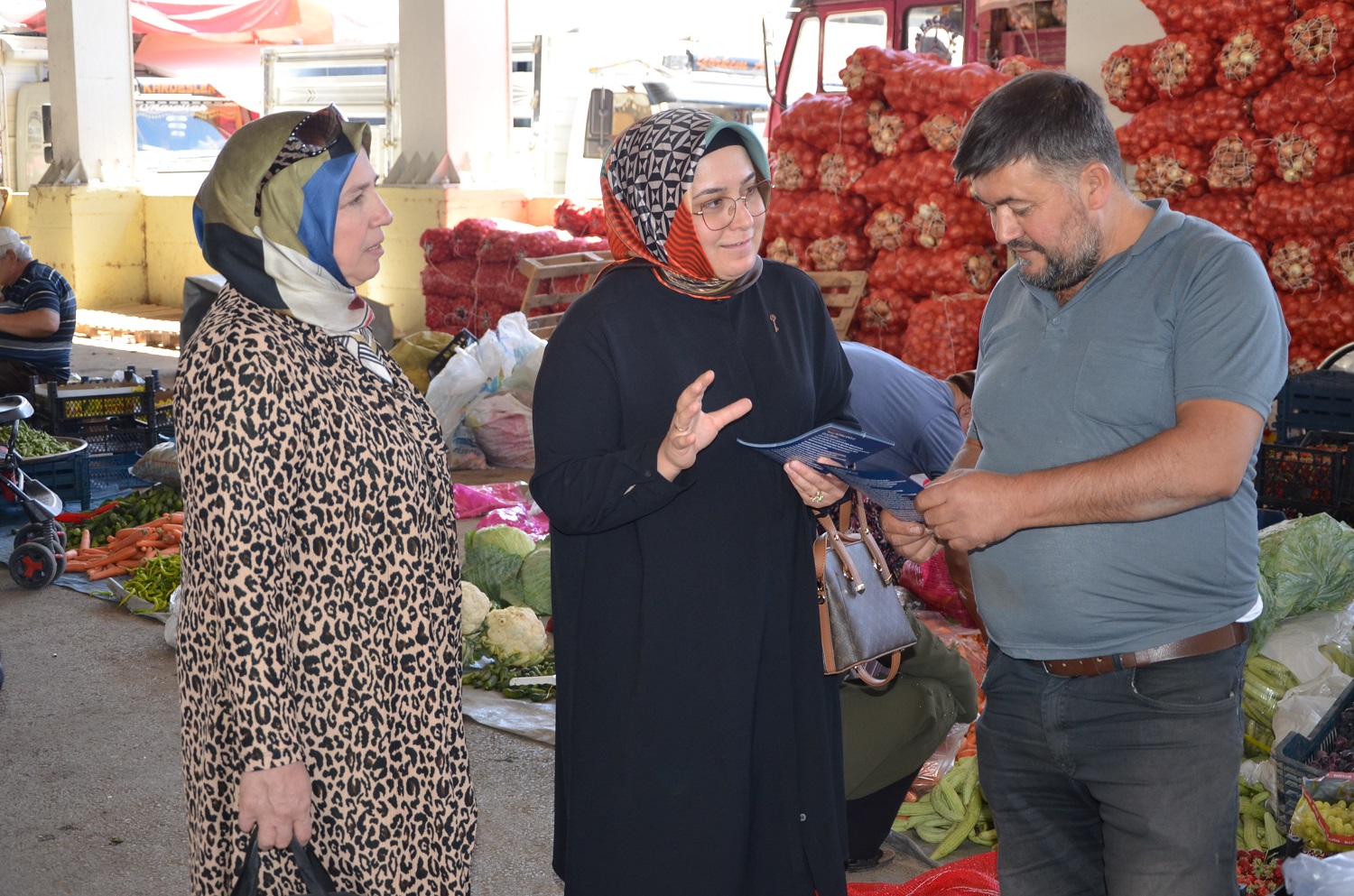 Anahtar Parti İlçe Başkanı Alperen Kır, Pazar Yerinde Esnafla Buluştu (20)
