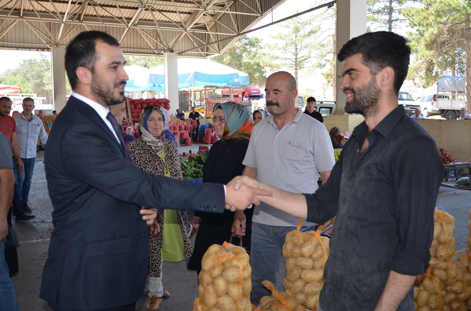 Anahtar Parti İlçe Başkanı Alperen Kır, Pazar Yerinde Esnafla Buluştu (3)