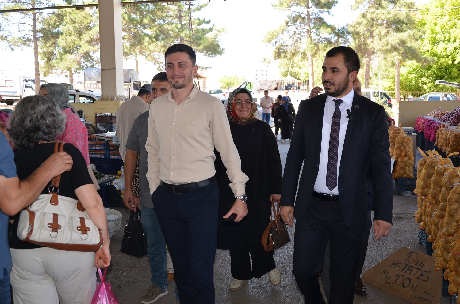 Anahtar Parti İlçe Başkanı Alperen Kır, Pazar Yerinde Esnafla Buluştu (4)