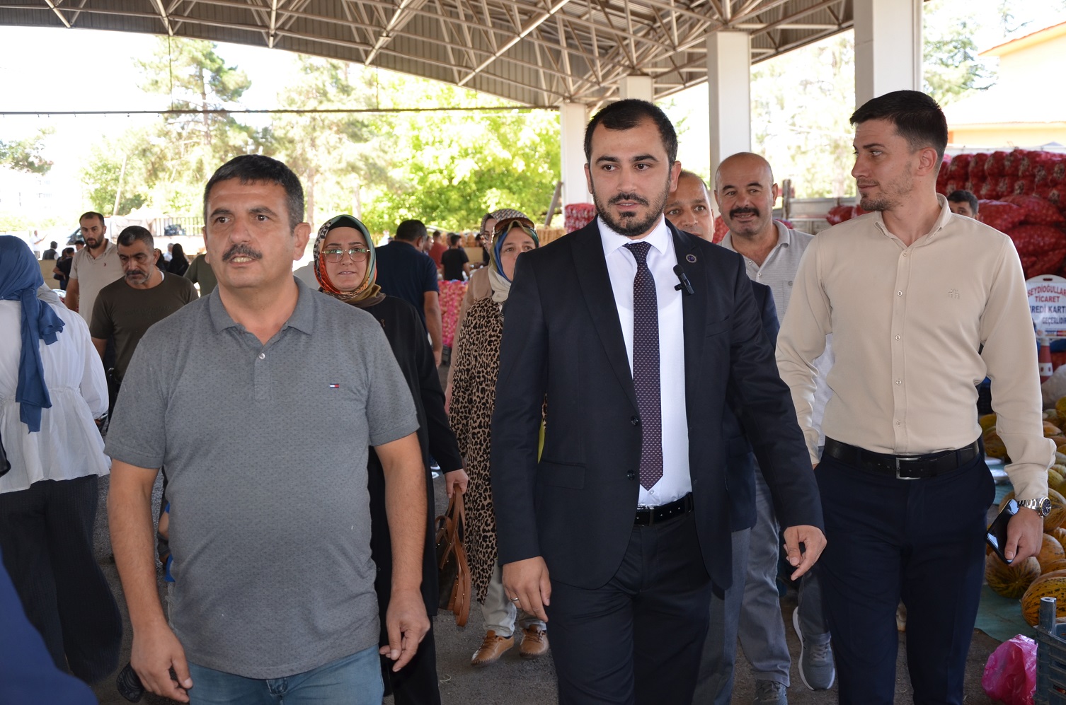 Anahtar Parti İlçe Başkanı Alperen Kır, Pazar Yerinde Esnafla Buluştu (5)