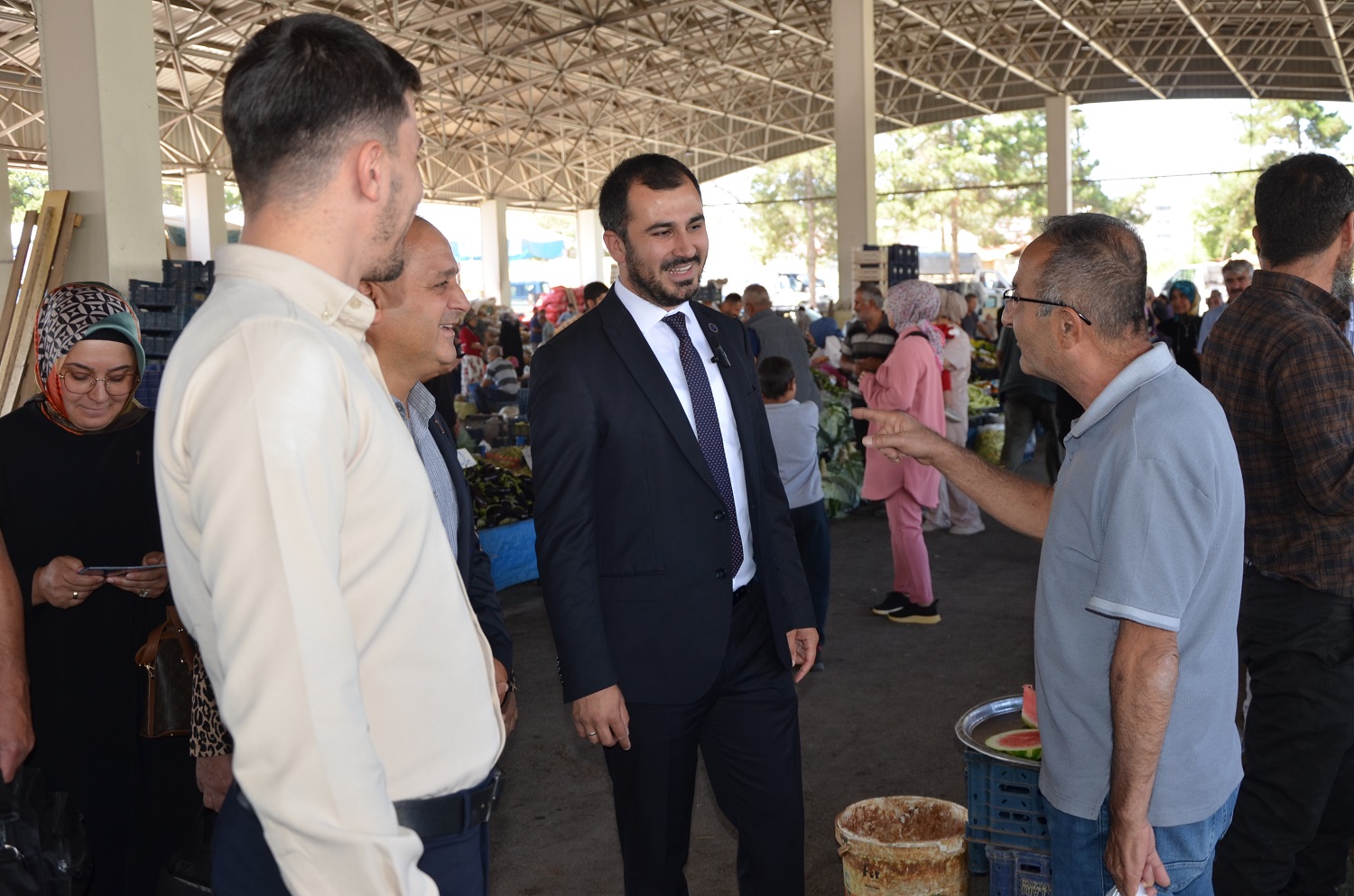 Anahtar Parti İlçe Başkanı Alperen Kır, Pazar Yerinde Esnafla Buluştu (8)